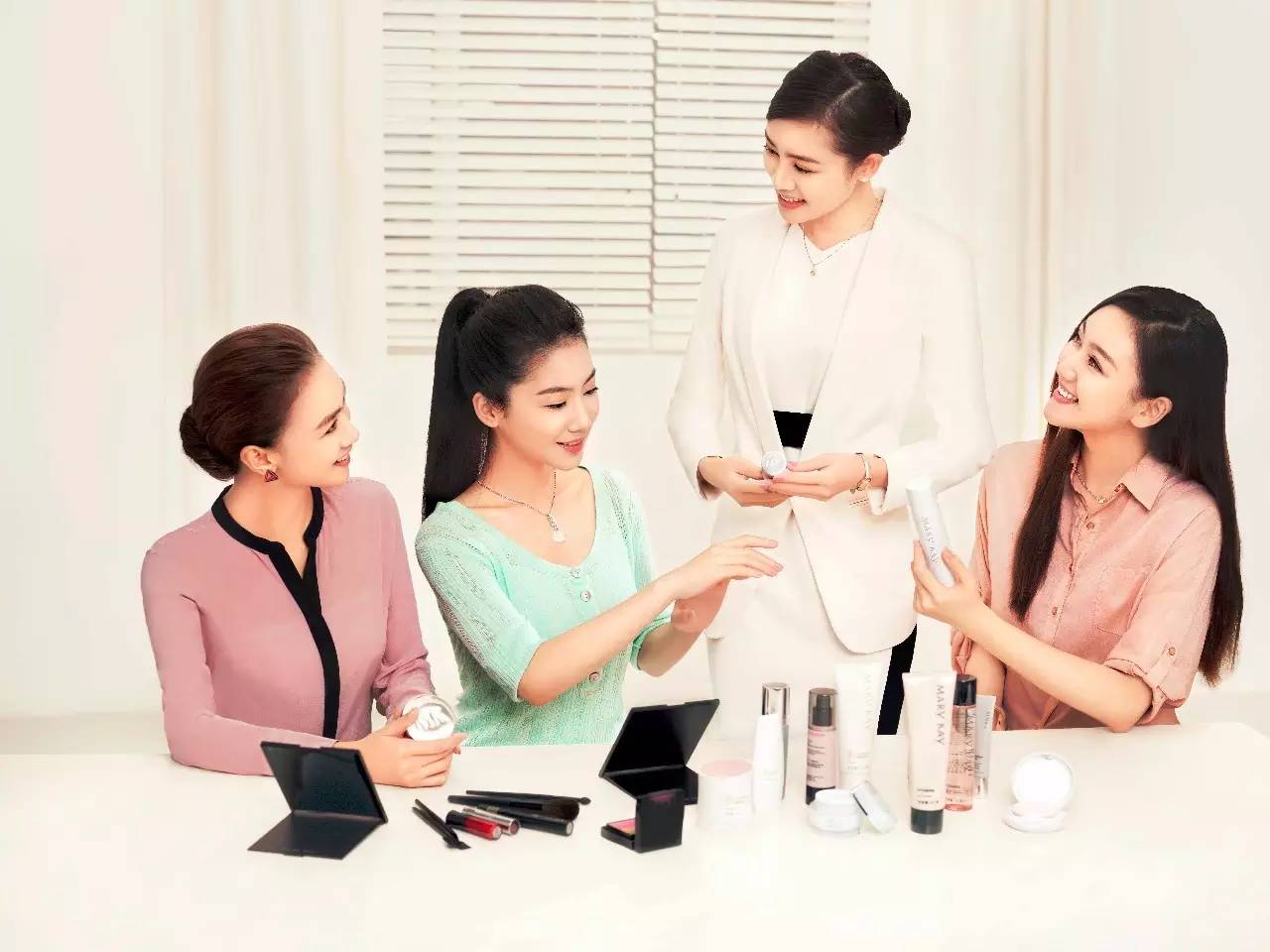 350萬美容顧問如何通過個(gè)性化服務(wù)與產(chǎn)品試用提升消費(fèi)體驗(yàn)